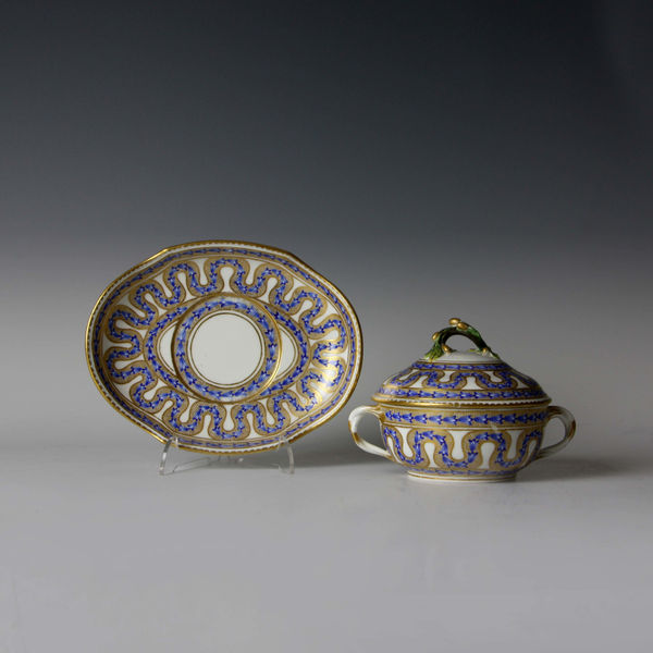 Sèvres Porcelain, A Sèvres Lidded Bowl on Stand, circa 1768-70