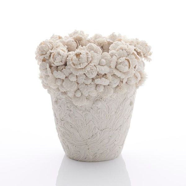 Hitomi Hosono, A Dancing Mugiwara-giku and Leaves Vase, 2019