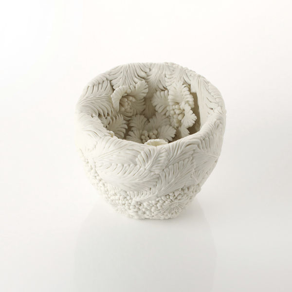 Hitomi Hosono, A Very Small Kiku and Rhododendron Bowl, 2022