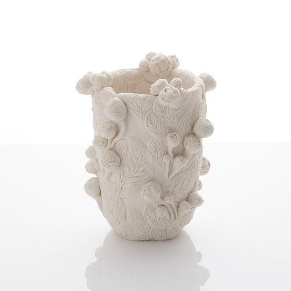 Hitomi Hosono, A Tall Peony Vase, 2022