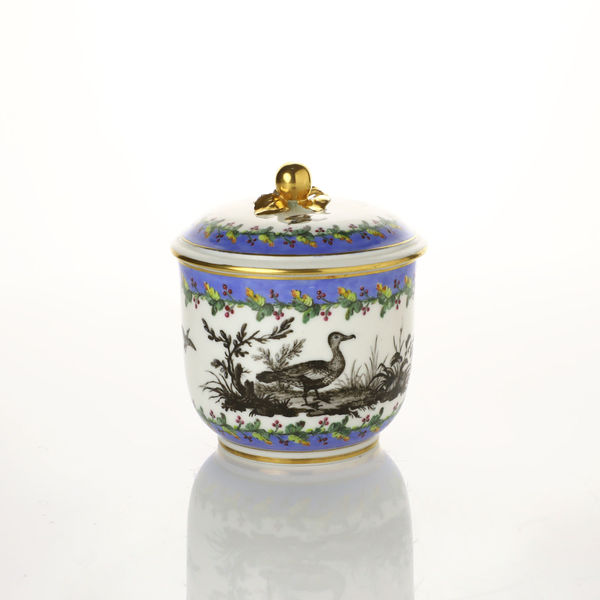 Sèvres Porcelain, A Soft-Paste Sèvres Porcelain Sugar Bowl and Cover, 1790