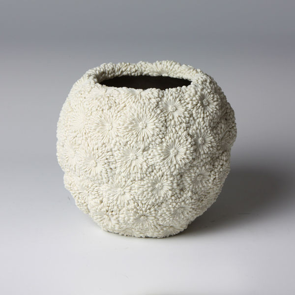 Hitomi Hosono, A Small Chrysanthemum Bowl, 2014