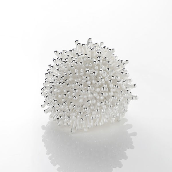 Junko Mori, Silver Organism, Ball Point, 2024