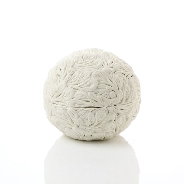 Hitomi Hosono, A Very Small Round Sakura Box, 2019