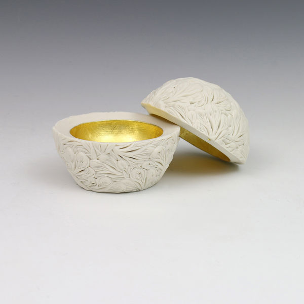 Hitomi Hosono, A Very Small Round Cherry Blossom Box, 2015