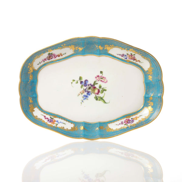 Sèvres Porcelain, A Soft-Paste Vincennes Porcelain Dish with bleu céleste sablé d’or ground, 1754