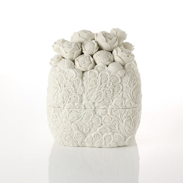 Hitomi Hosono, A Square Mizukusa and Flowers Box, 2021