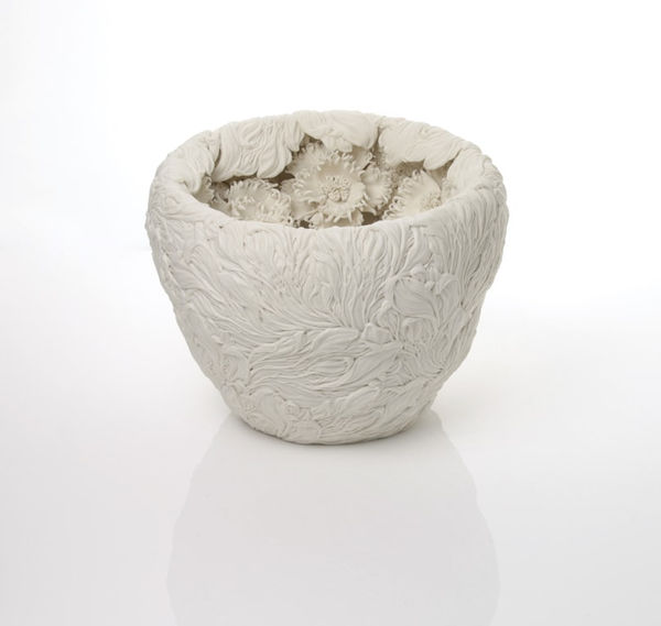 Hitomi Hosono, A Small Nadeshiko and Mangrove Leaves Bowl, 2019