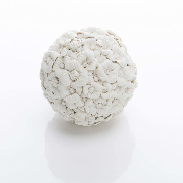 Hitomi Hosono, A Cluster of English Daisies, 2016