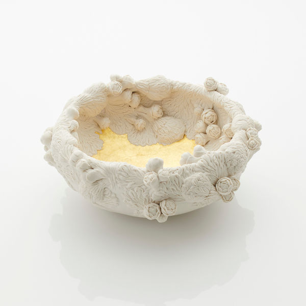 Hitomi Hosono, A Gerbera, Ume and Leaves Bowl, 2022