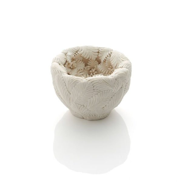 Hitomi Hosono, A Small Rhododendron Flower and Petal Bowl, 2022
