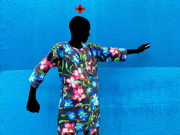 Saidou Dicko photograph. Burkinabè Artist. Contemporary Art. Self-taught artist. Painted photography. Watercolour on paper. Echoes to Peulh tradition. Figurative and poetic photography.