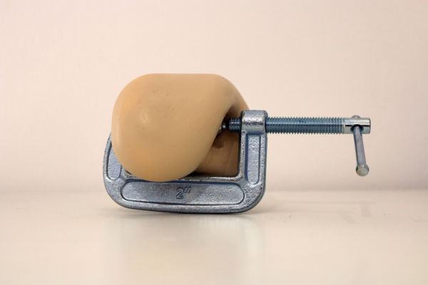 Sara Ahli, Clenched Figure 2, 2022