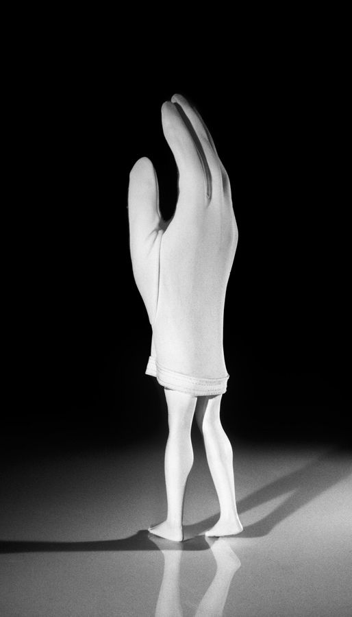 Laurie Simmons, Walking Glove, 1991/2014