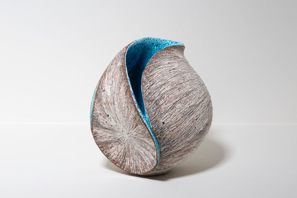 Tanoue Shinya, Eggshell Vessel Kara Shell vase, 2011