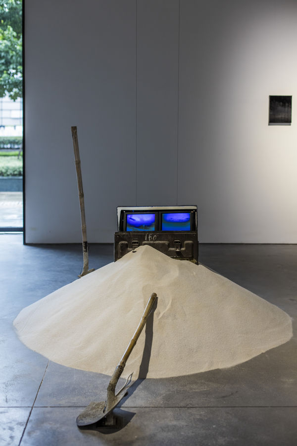 Leslie DE CHAVEZ, What We Don't Know Won't Hurt You, 2018