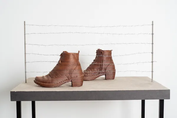 MARIANNE TURCK, WALKING ON THE BORDER