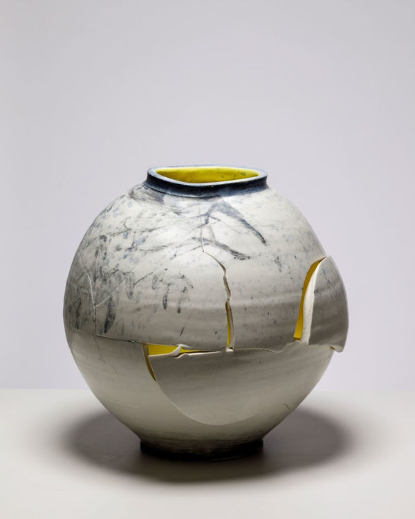 Belinda Fox & Neville French, Moon Jar II – Husk, 2021