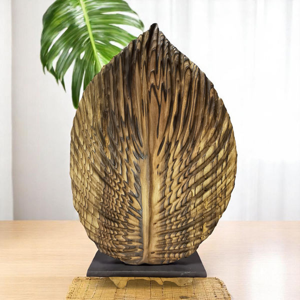 sculpture, bois, spirale, Loïc de Maisonneuve, art contemporain, sculpture organique, salon Côté Sud, Aix-en-Provence, sculpture artistique, érable teinté, formes naturelles, design bois, sculpture poétique, mouvement spiralé, matière vivante, détail