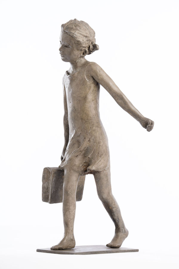 L’École est finie, contemporary bronze sculpture by Belgian artist Béatrice Cols depicting a young girl walking with her schoolbag, figurative artwork evoking childhood, freedom and the transition from school to independence.