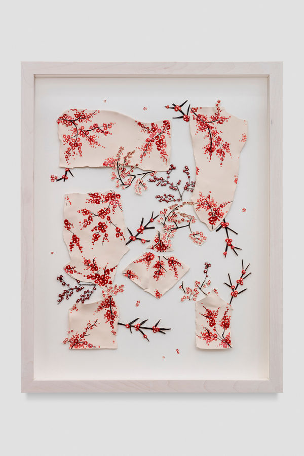 Sabrina Mezzaqui Fiori minuti, 2022 Ceramic, paper, metal