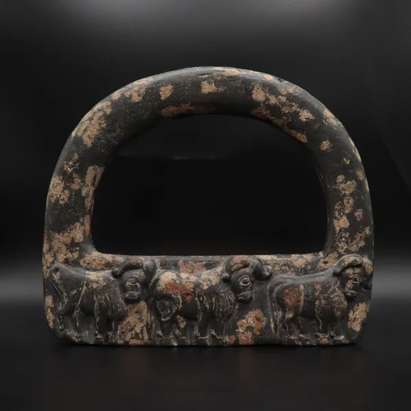 Chlorite Lock Weight in the Intercultural Style