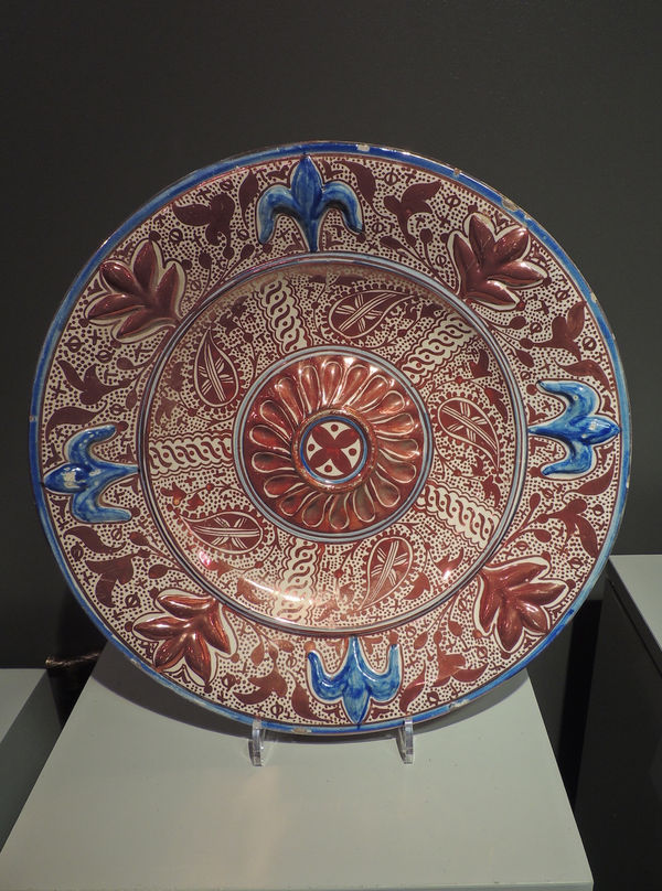 Hispano-Moresque copper lustre charger