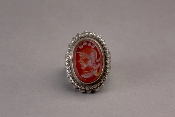 Silver Islamic ovoid ring with carnelian intaglio of a helmeted figure