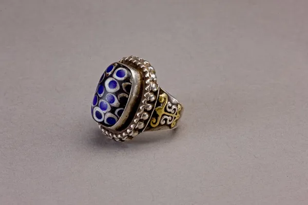 Silver Islamic ring decorated by blue and white glass in the distinctive millefiori technique
