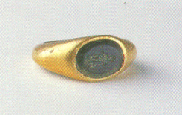 Gold Ring Set with Sardonyx Intaglio