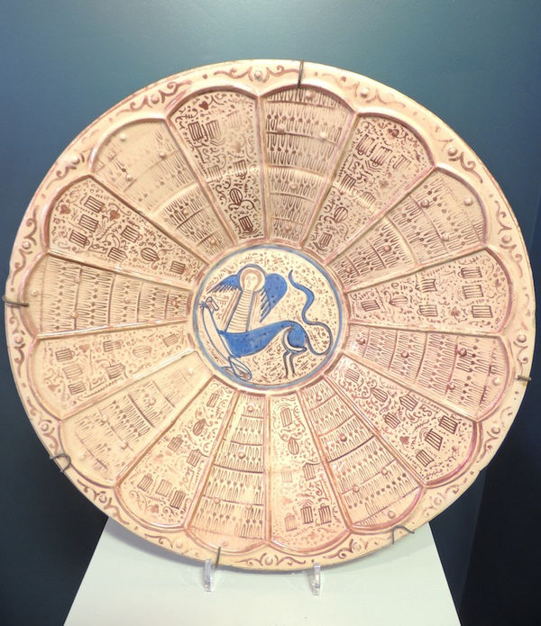 Hispano-Moresque wall charger