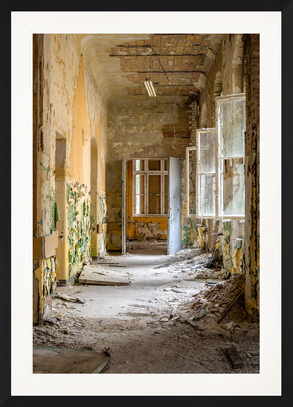 CLASSIC SATIN BLACK FRAME, WHITE LINEN LINER