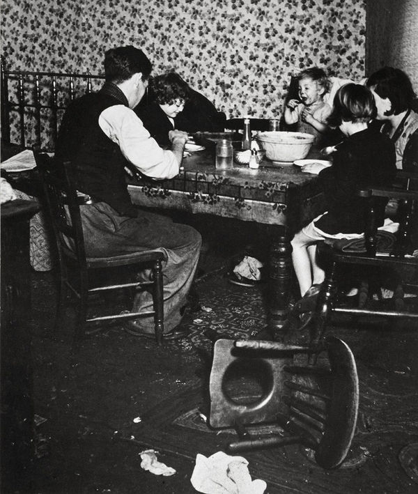 Bill Brandt, Hurst Family, Jarrow, 1937, 1937