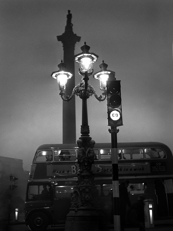 René Groebli, Trafalgar square (#1220), London, 1949