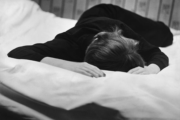 René Groebli, Auf dem Bett liegend (#500), Paris, Das Auge der Liebe, Vintage, 1952