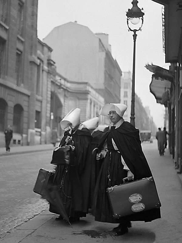 René Groebli, Nuns/Nonnen (#1659), Paris, 1949