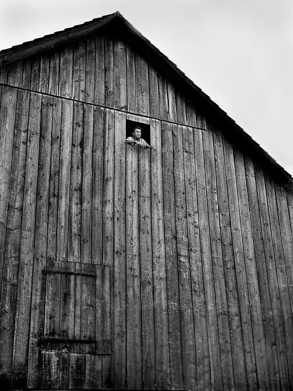 René Groebli, Scheune Landdienst (#1428), Winterberg, Schweiz, vintage, 1946