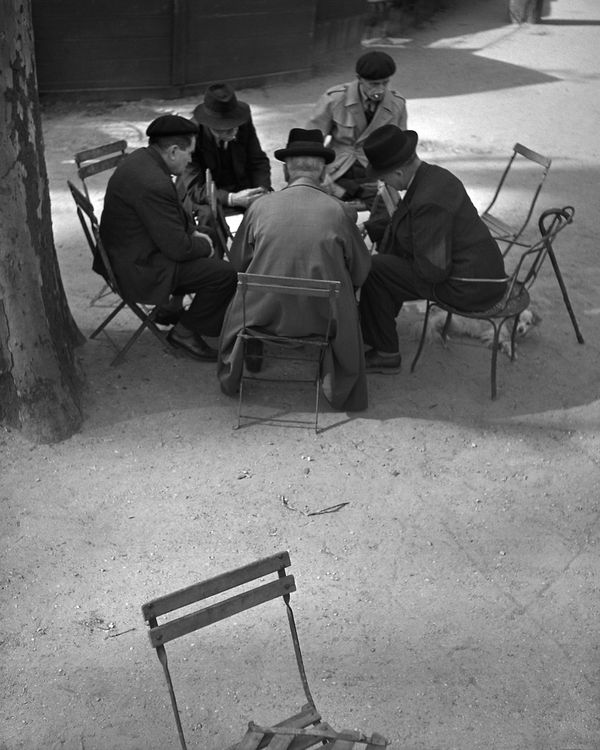 René Groebli, Card-players in the Jardin Luxemburg (#1660), Paris, vintage, 1951