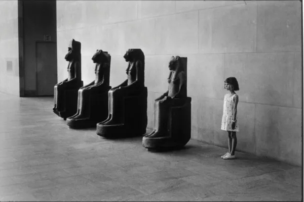 Elliott Erwitt, New York City. Metropolitan Museum, 1988