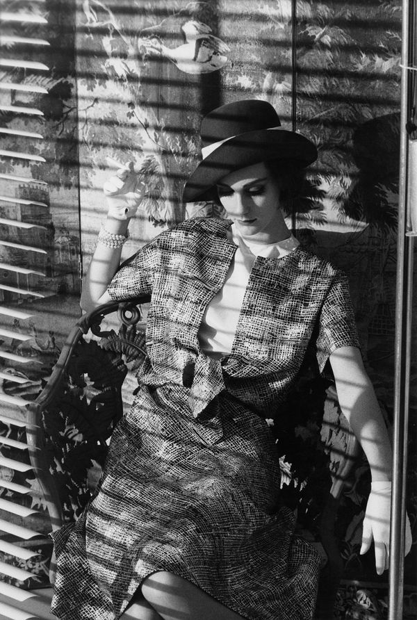 Frank Horvat, Judy Dent (b), Paris, for: Elegance, 1961