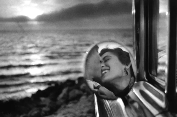 Elliott Erwitt, California Kiss, 1955
