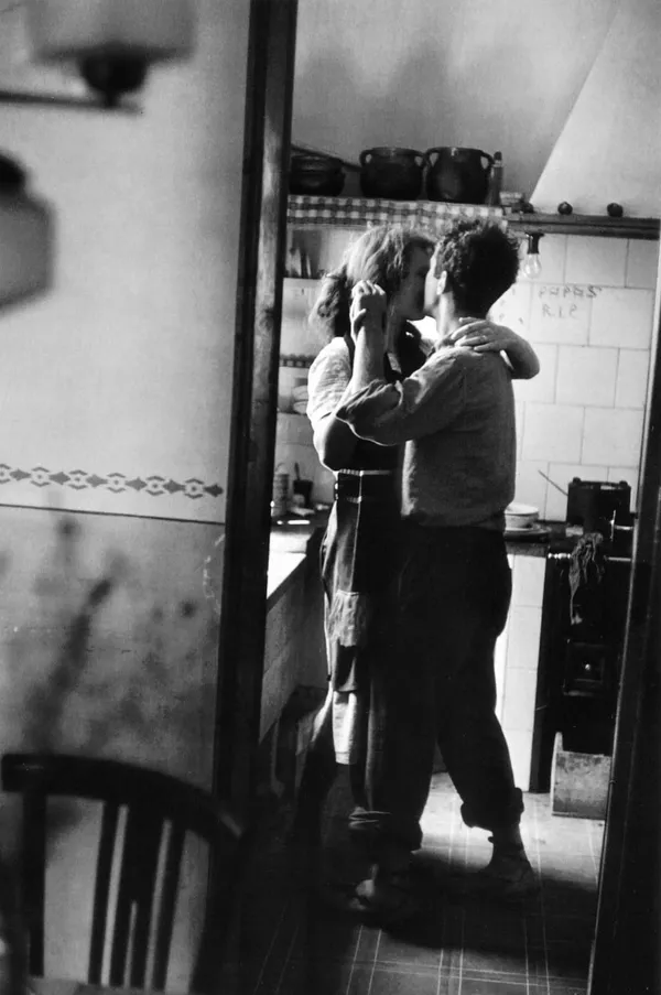Elliott Erwitt, Valencia, Spain (Robert Frank and Mary), 1952
