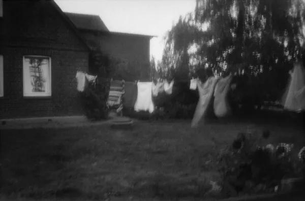 Angela Grauerholz, Wäscheleine 1/3, 1995