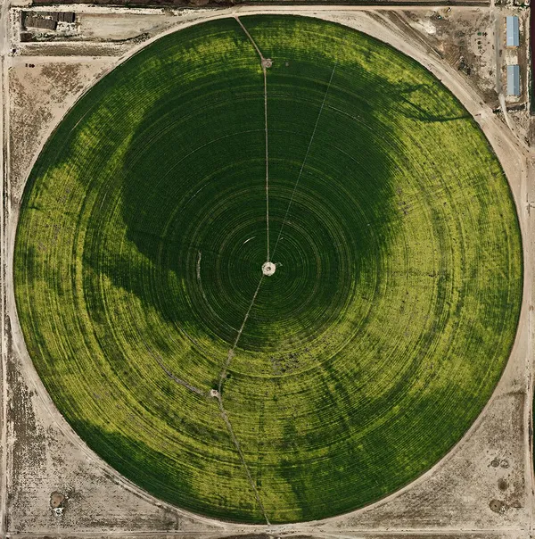 Edward Burtynsky, Pivot Irrigation #39, High Plains, Texas Panhandle, USA, 1/12, 2012