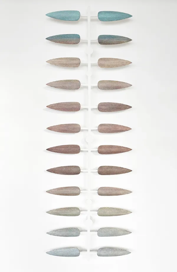 Polly Morgan, Losing Hand, 2023