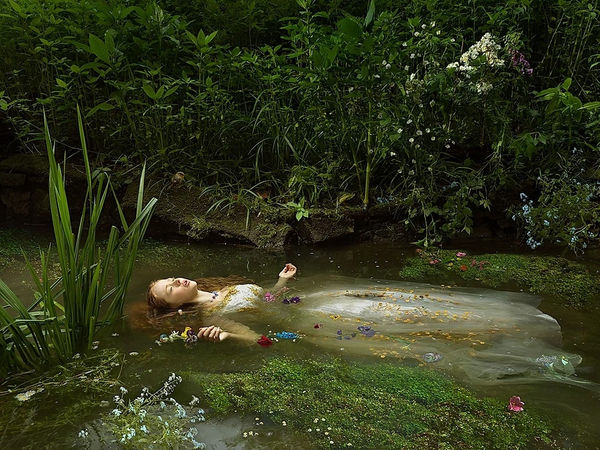 Julia Fullerton-Batten, Ophelia after Millais (from the series Old Father Thames), 2018