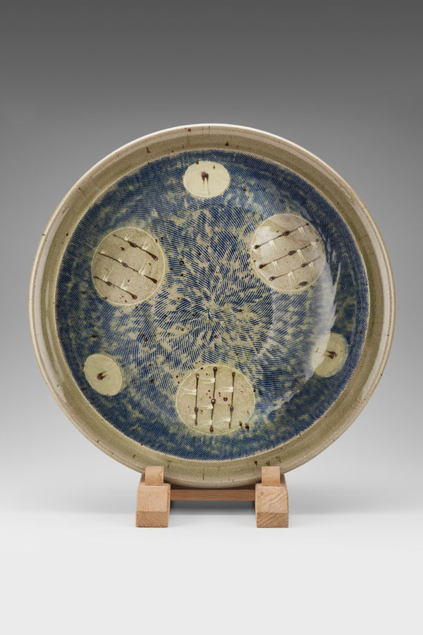 WILLIAM PLUMPTRE, Thrown plate