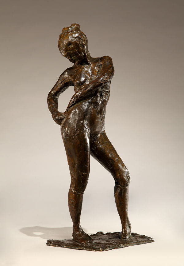 EDGAR DEGAS, Danseuse attachant le cordon de son maillot