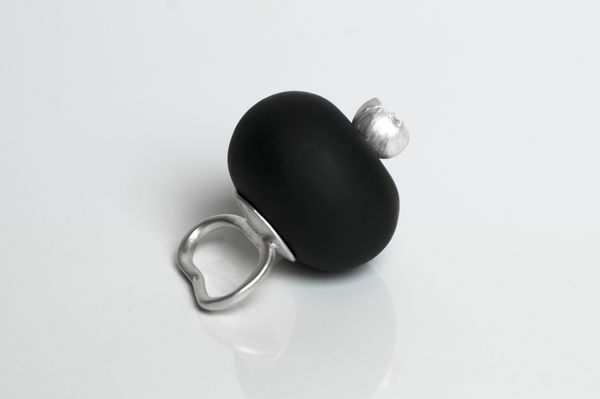 Marta Edöcs, Big Floral Bubble Two Finger Ring, 2018