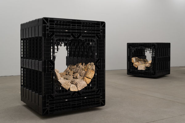 Leelee Chan 陳麗同, Pallet in Repose (Barren Rock) 凝伫之盘（荒石）, 2021